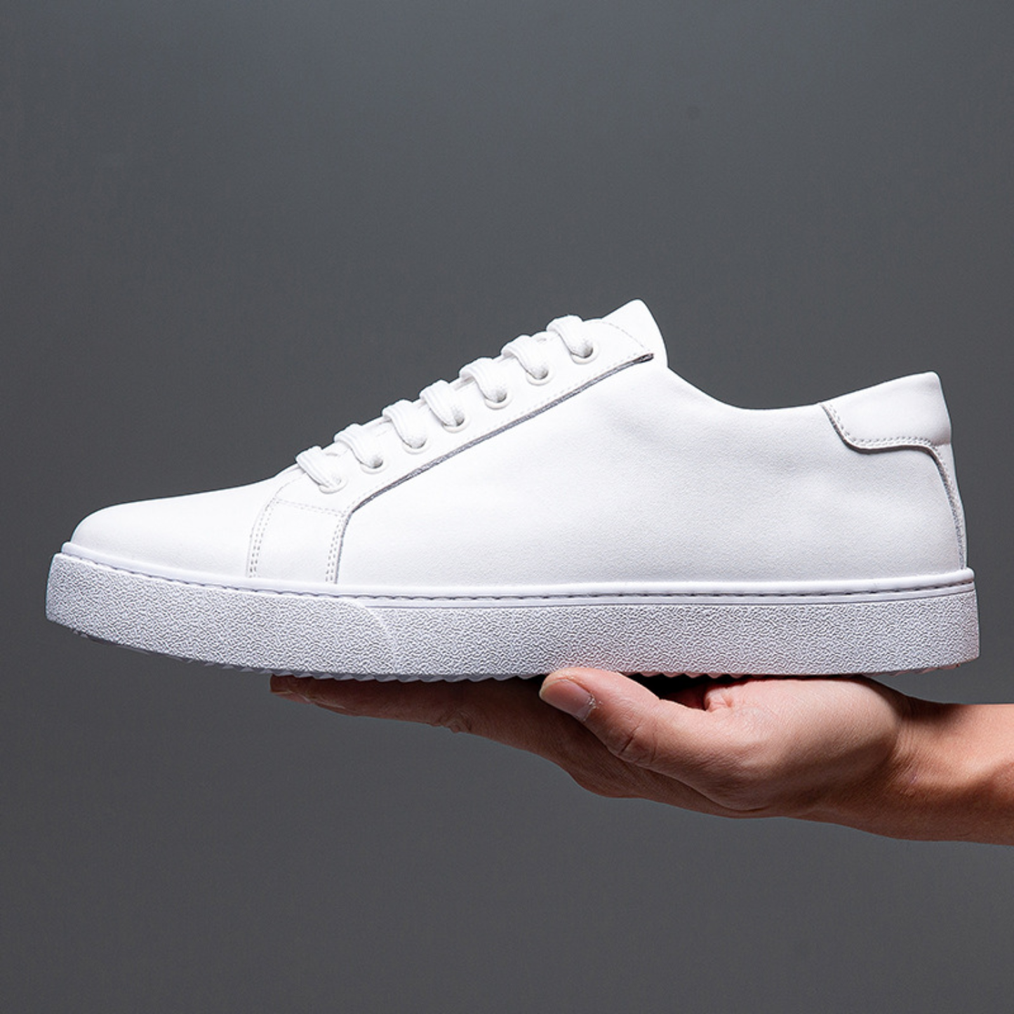 Atlas Low Top Sneakers